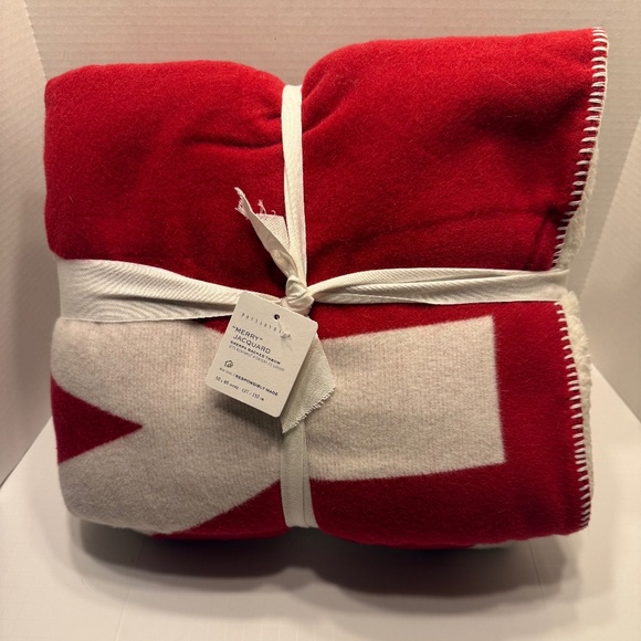 Pottery Barn "Merry" Jacquard Throw - 50 x 60 - NWT - Picture 2 of 4